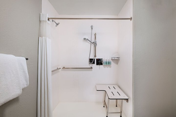 Room 18 of 34