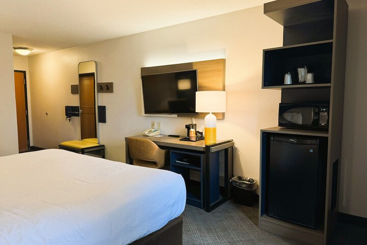 Comfort Inn & Suites Sheboygan I-43