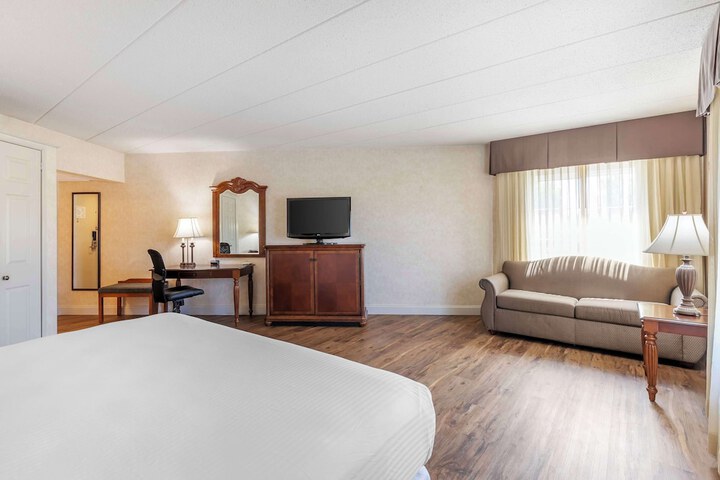 Room 35 of 51
