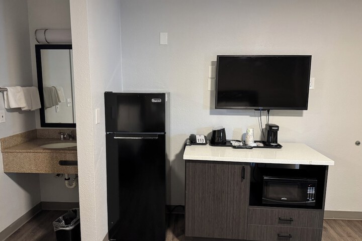 Studio 6 Suites Vancouver Wa - Waterfront