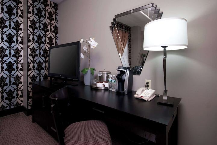 Room 32 of 65