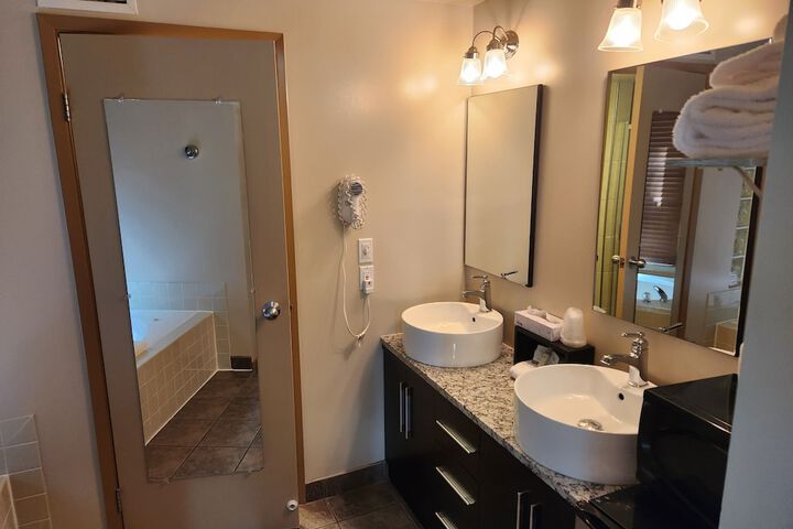 Waterton Lakes Lodge Resort