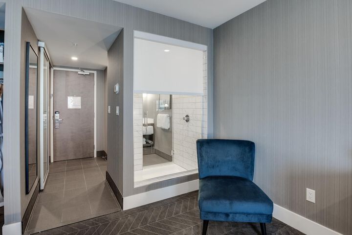 Room 34 of 67