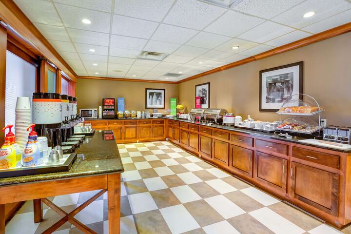 Hampton Inn Boston - Norwood