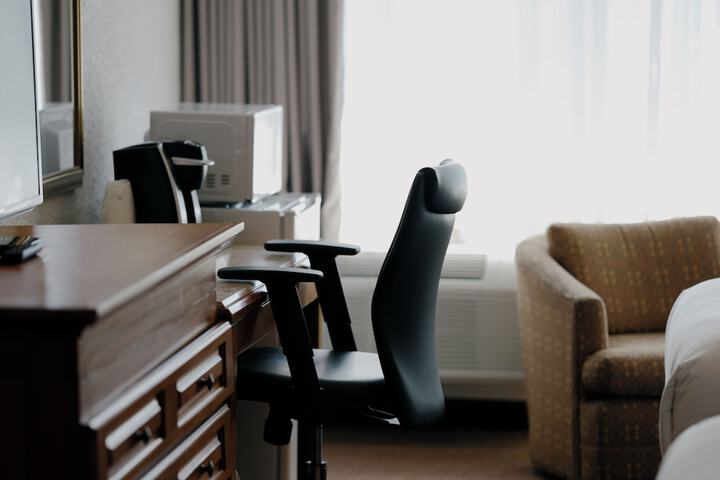 Room 13 of 34
