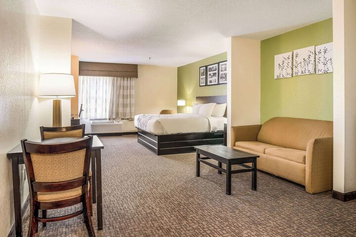 Room 32 of 39
