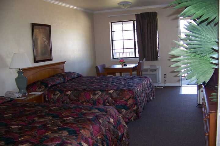 Room 5 of 16