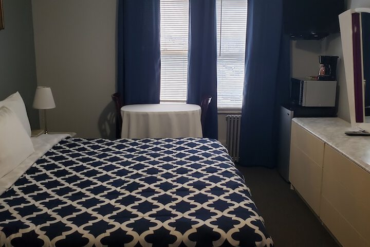 Room 17 of 40