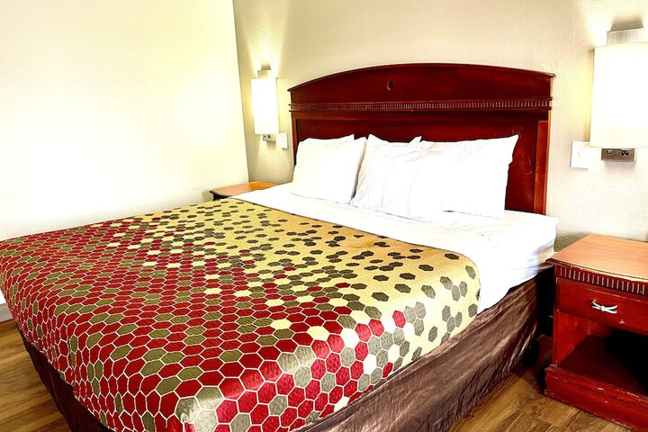 Room 9 of 15