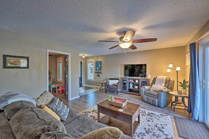 Bella Vista Home w / Deck + Trails: on Golf Course!
