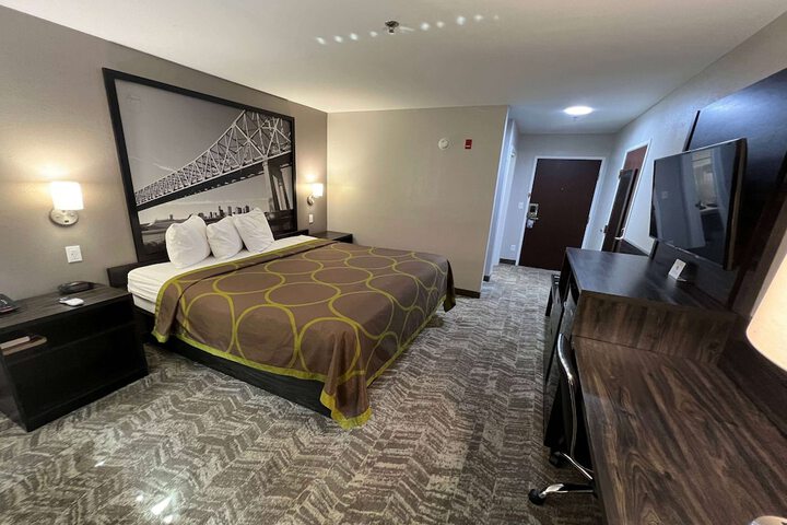 Super 8 by Wyndham Lake Charles / Sulphur