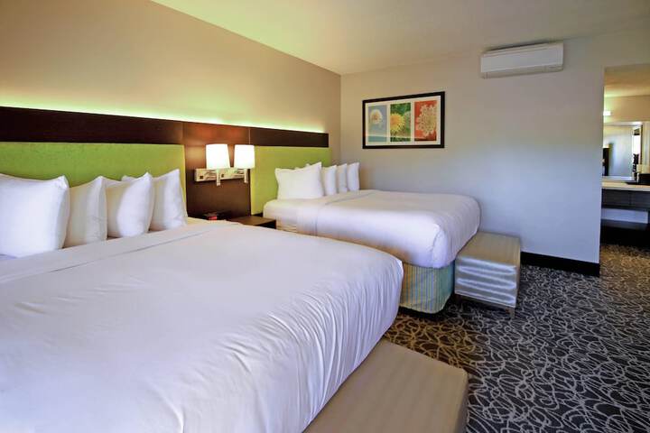 El Sendero Inn an Ascend Collection Hotel