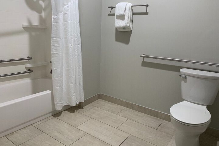Holiday Inn Express & Suites Evansville North by IHG