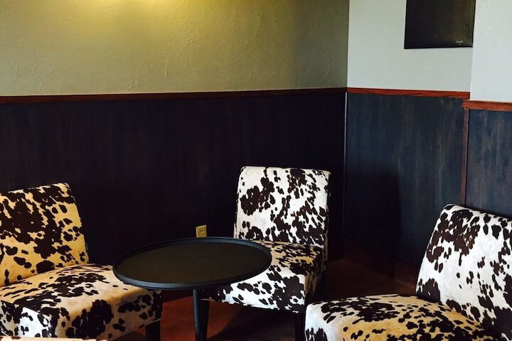 Lounge 48 of 52