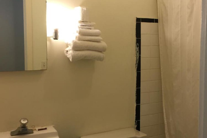 Room 27 of 36
