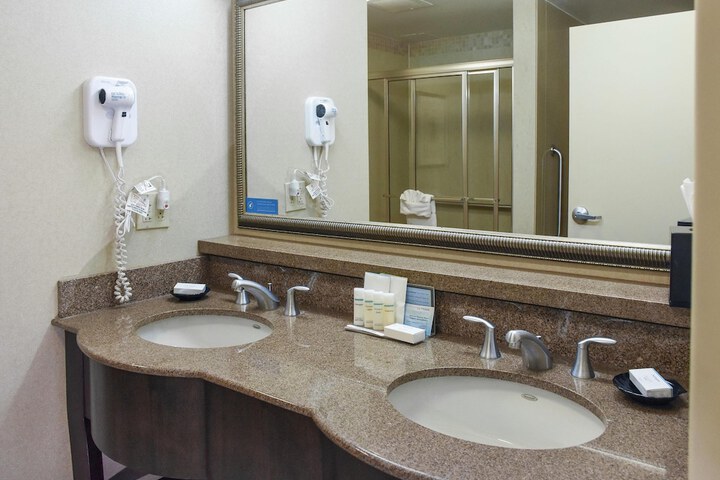 Hampton Inn & Suites Youngstown-Canfield