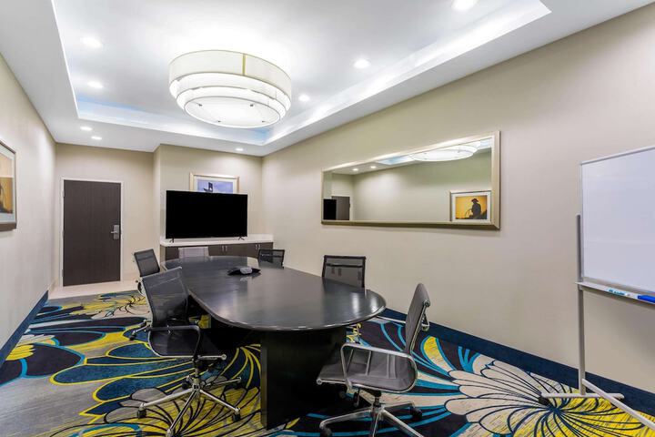 La Quinta Inn & Suites by Wyndham Odessa N. - Sienna Tower