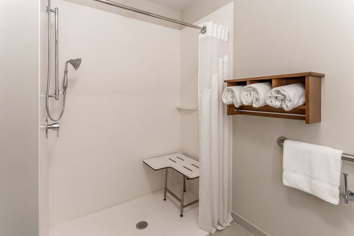 Holiday Inn Express Hotel & Suites Burlington by IHG