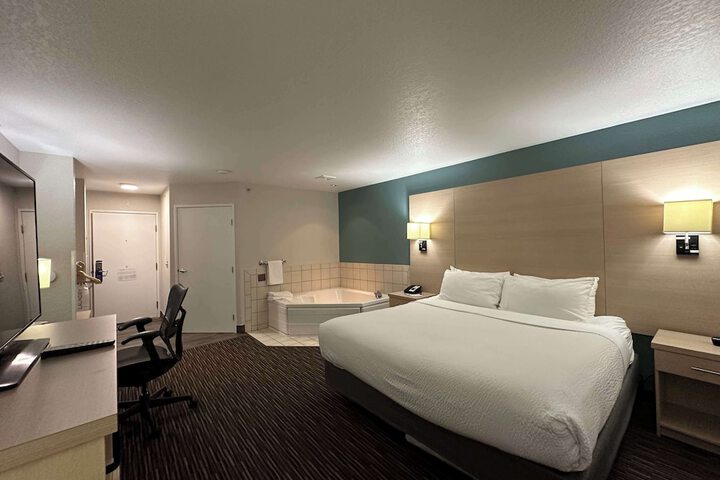 Room 11 of 21