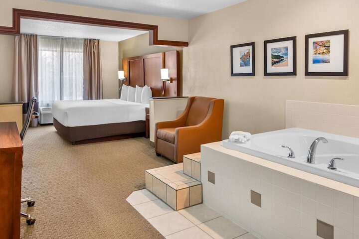 Comfort Suites Grand Rapids North