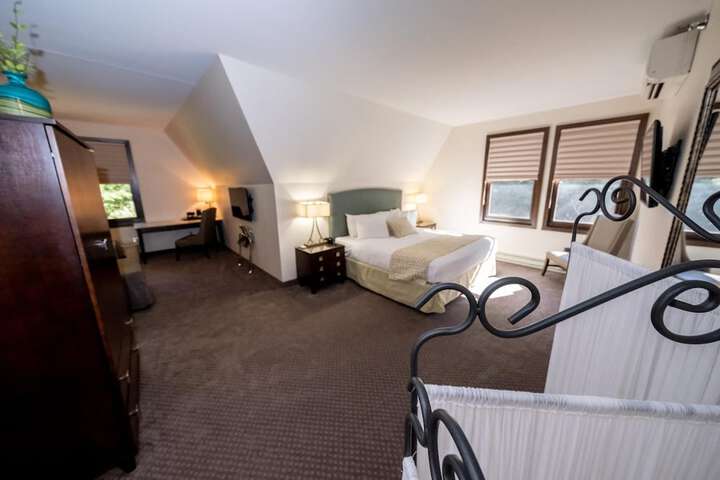 Room 32 of 49