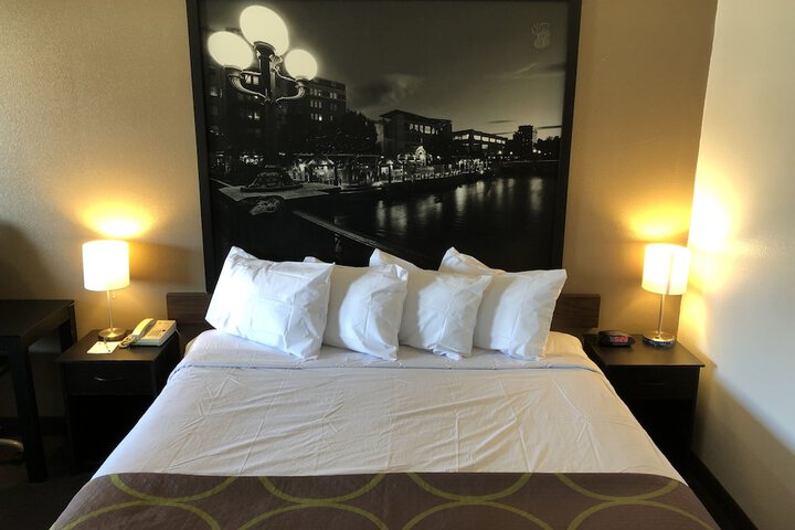 Room 9 of 24