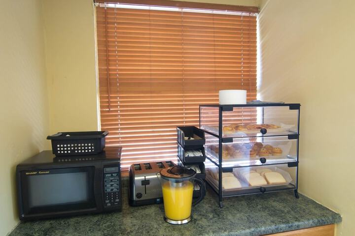 Breakfast/Coffee Service 26 of 27