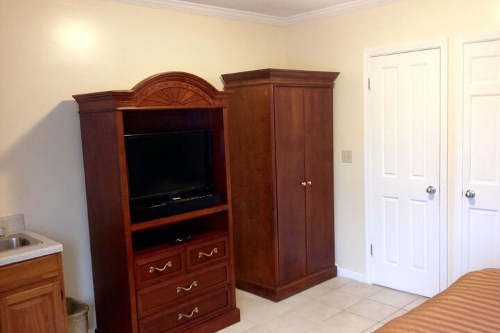 Room 11 of 38