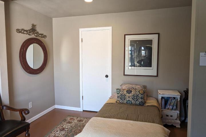 Rustic Rooms Barn Loft (Upstairs Studio Apartment) Near Kings Canyon & Sequoia National Parks