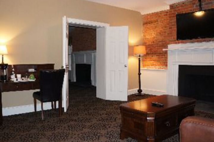 Publick House Restaurant and Country Inn