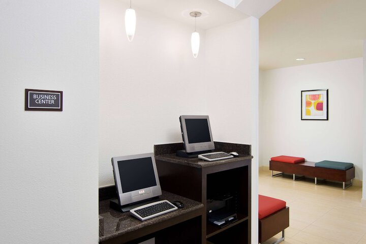 Business Center 24 of 26