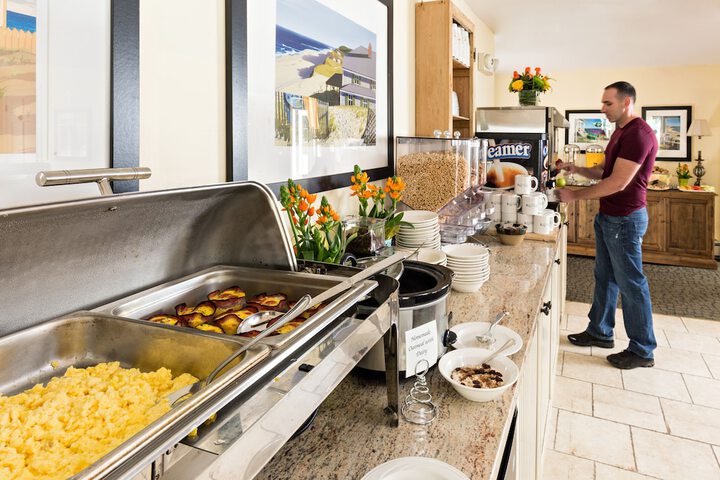 Brass Key Guesthouse - Adults Only
