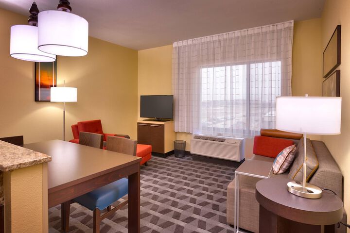 Room 15 of 38