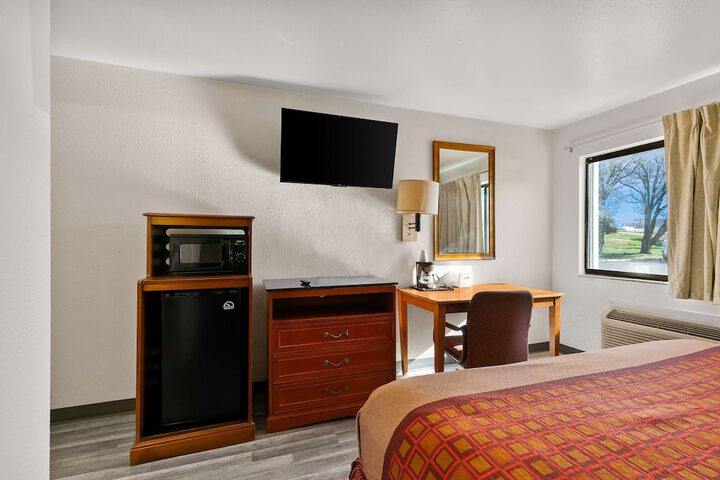 Room 33 of 41