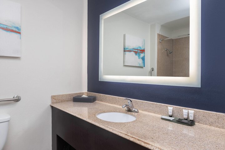La Quinta Inn & Suites by Wyndham Paris