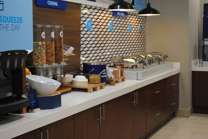 Breakfast/Coffee Service 17 of 23
