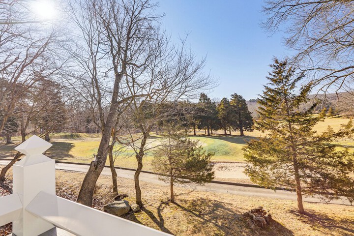 1 Mi to Mohegan Sun: Studio w / Golf Course Views
