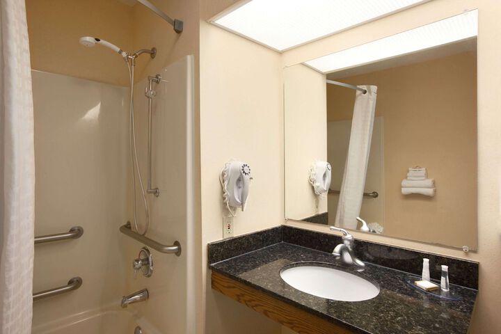 Room 11 of 15