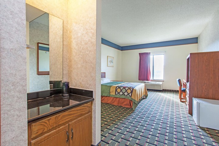 Room 8 of 14