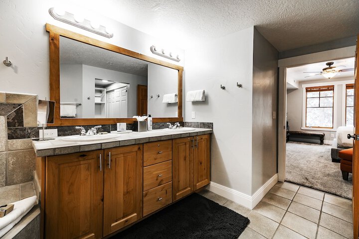 Town Pointe B101 3 Bedroom Condo by RedAwning