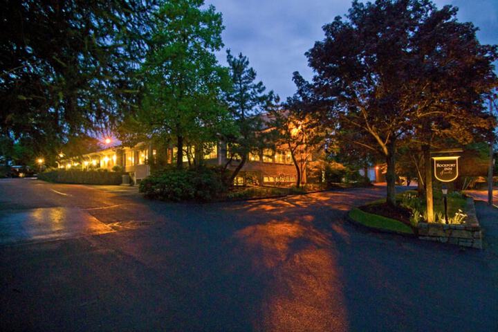 Rockport Inn & Suites