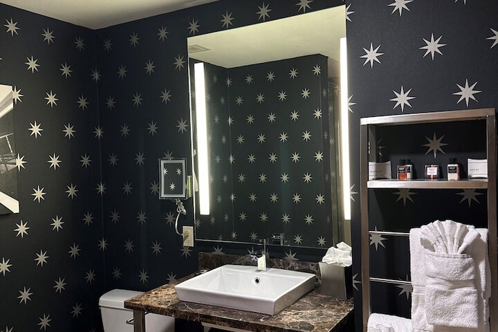 Room 16 of 41