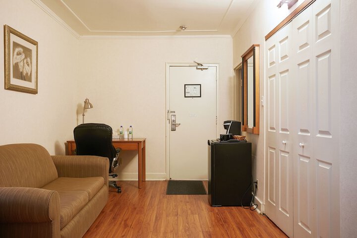 Room 27 of 44