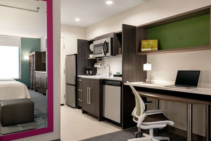 Room 32 of 53