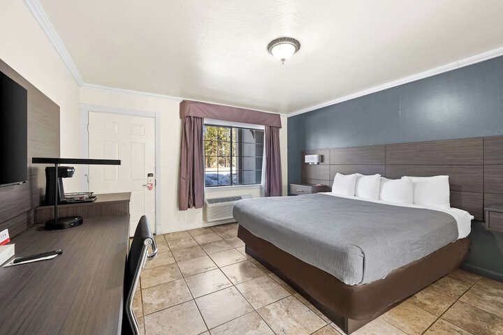 Room 32 of 46