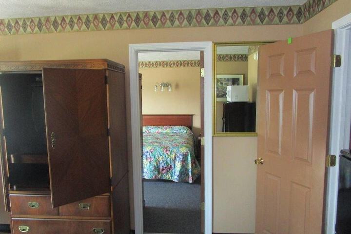 Room 7 of 12