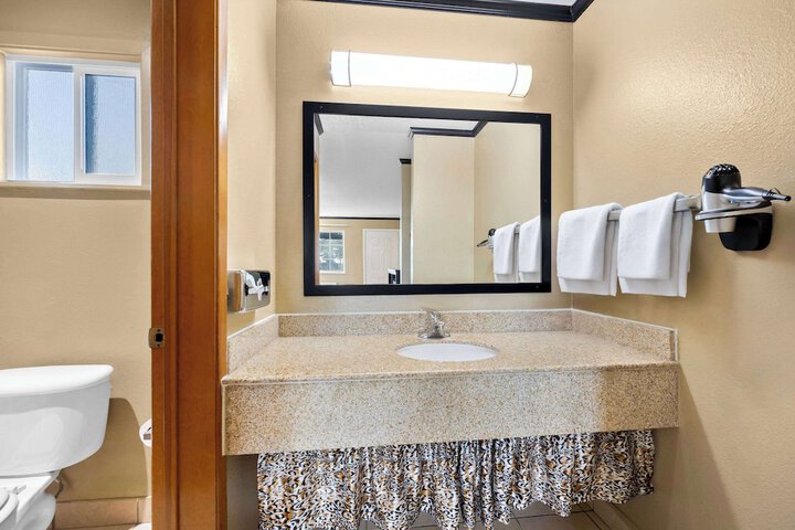 Super 8 by Wyndham Crescent City