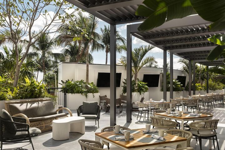 Signia by Hilton Diplomat Beach Resort