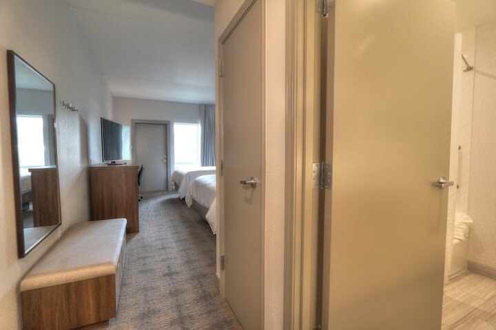 Room 33 of 107