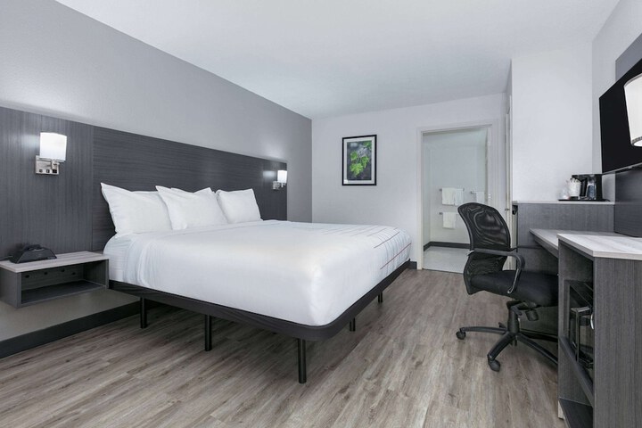 Room 38 of 102